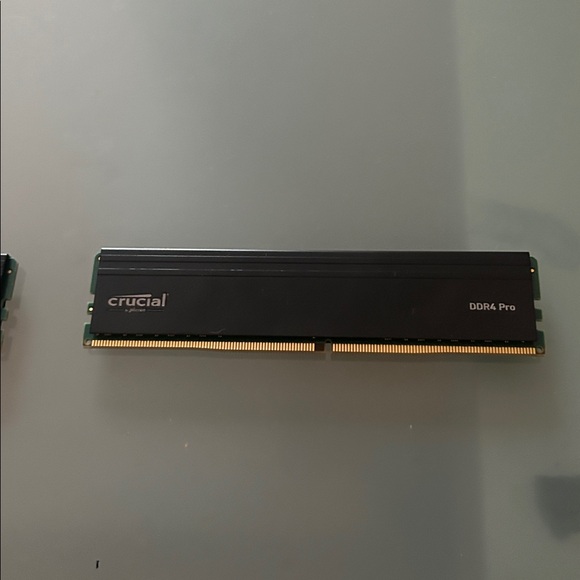 Crucial DDR4 Pro Memory Module - Black - Picture 2 of 4